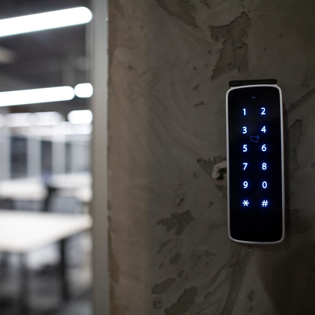 Electronic door lock keypad